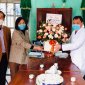Lãnh đạo thị trấn Kim Tân thăm và tặng quà cho các cán bộ Trạm y tế thị trấn Kim Tân