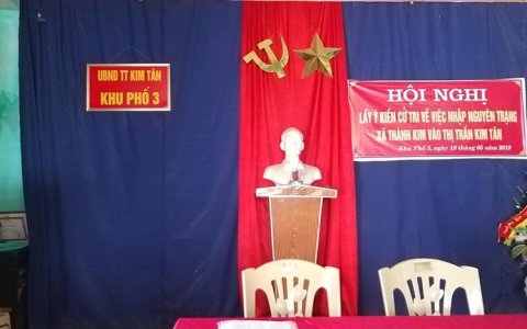 UBND Thị trấn Kim tân tổ chức hội nghị lấy ý kiến cử tri về việc nhập nguyên trạng xã Thành Kim vào Thị trấn Kim Tân tại các khu phố